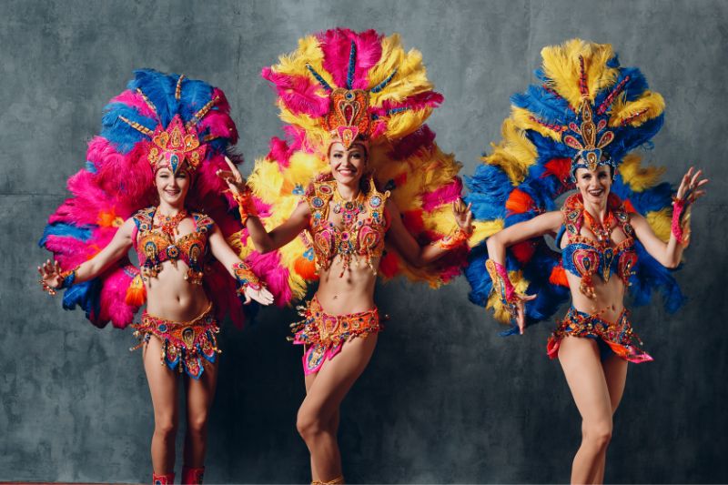 Ženski-pustni-kostumi