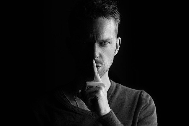 Narcisizem: nevarna lastnost toksičnih posameznikov!