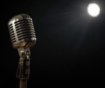 Mikrofon: majhna naprava, ki naredi veliko razliko